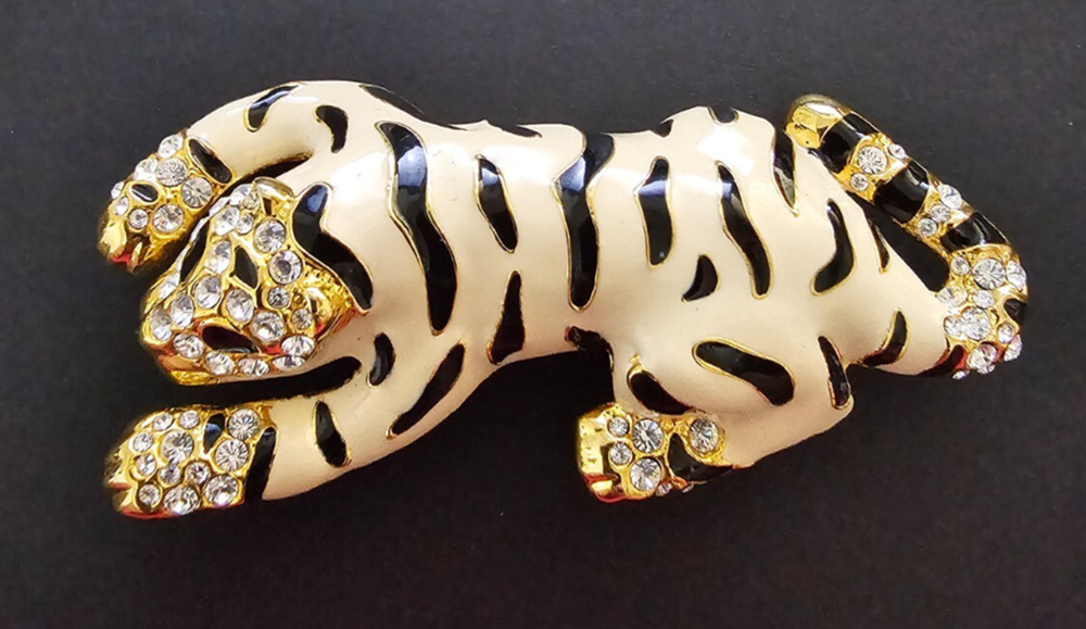 Vintage WHITE TIGER UNSIGNED Gold Tone CRYSTAL ENCRUSTED 3 inch Pin Brooch